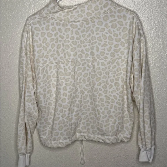 Old Navy Women’s Cream Leopard Print Half Zip With Draw String Waist Size XS - Picture 4 of 5